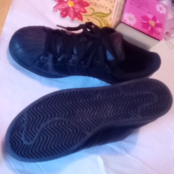 Adidas sneakers size 7 - Picture 7 of 7